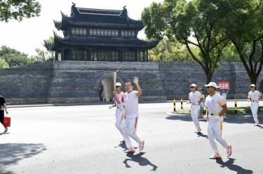 笑臉與熱情刷屏！這名火炬手是景興人！